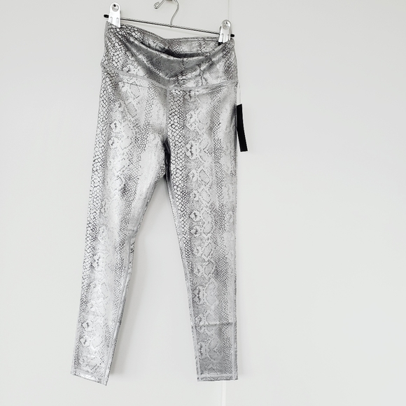 WILD🐺PRINT LEGGINGS - Picture 6 of 12